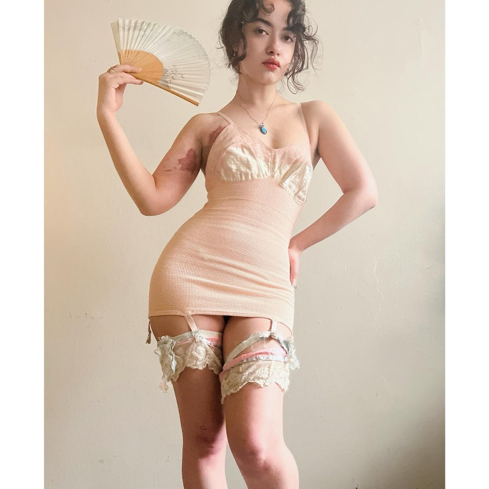 30s/40s pastel pink girdle - Picture 2 of 5